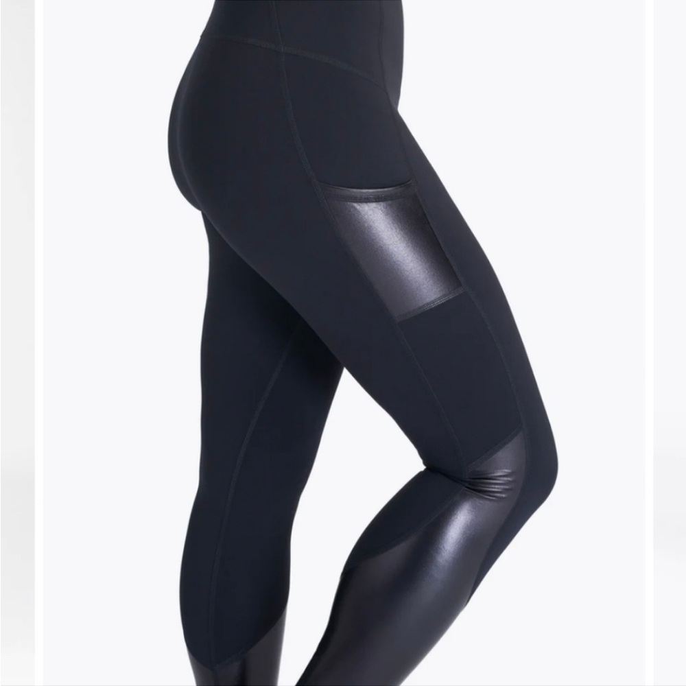 *NWT* Spanx Gloss Panel Legging - Picture 3 of 3